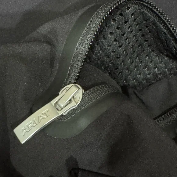 Ariat Black Softshell Women’s Vest with Logo Size Small ref 10020762 - Picture 10 of 12